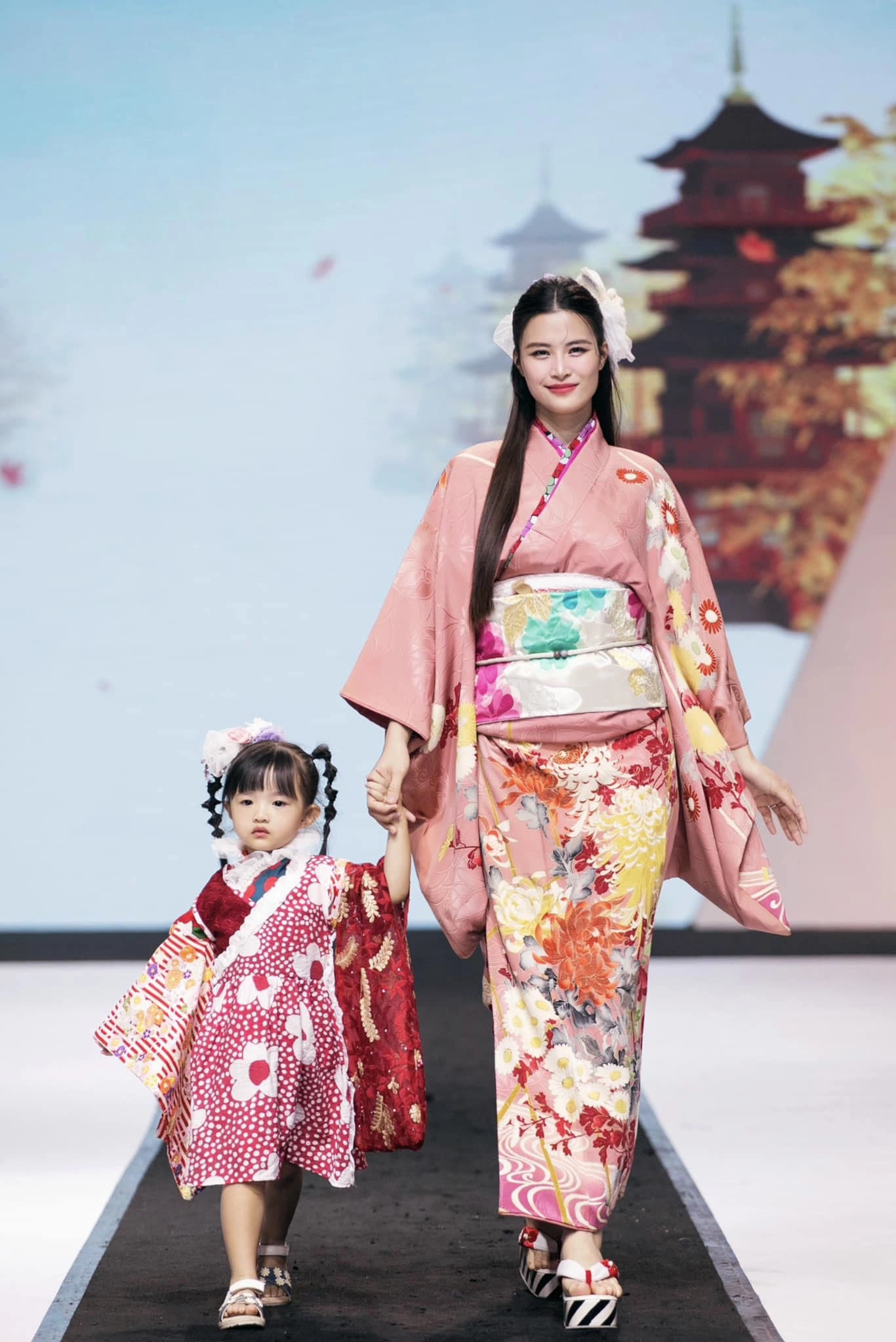 "Tiểu thư tập đoàn" nhà Ông Cao Thắng xinh như "hoa hậu nhí", học trường quốc tế hơn nửa tỷ/năm, nói song ngữ - 7