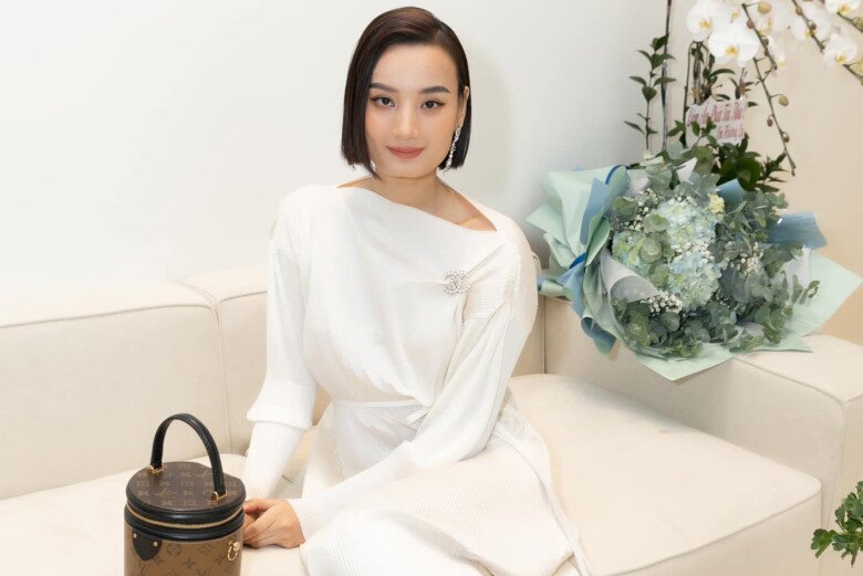 U23 Việt Nam chiến thắng đội tuyển Hàn Quốc: Thủ môn Cao Văn Bình thành người hùng, Trấn Thành "xin lỗi" Hari Won - 13