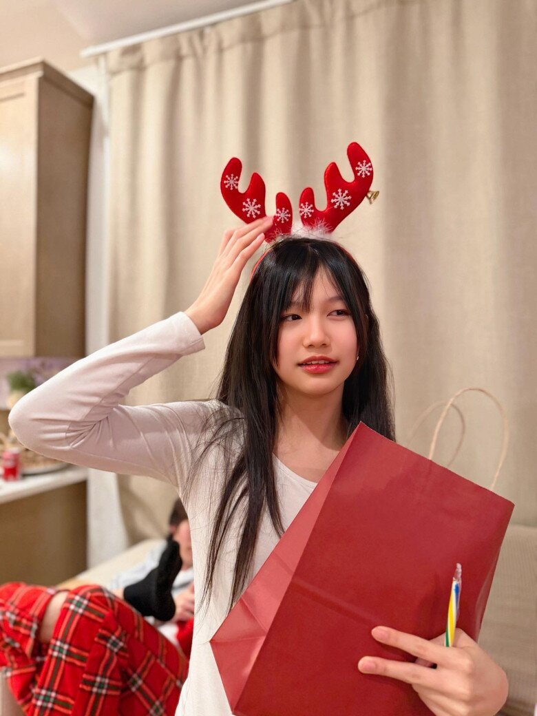 Vợ chồng Jennifer Phạm đưa 4 con đi chơi, ái nữ giống hệt bố nay xinh như hoa hậu, cao gần bằng anh trai Bảo Nam - 7