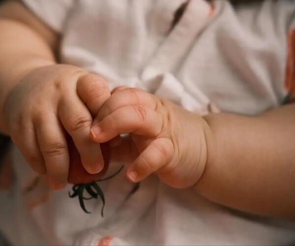 4 biểu hiện từ bàn tay biết ngay con có đang phát triển trí não tốt hay không - 1