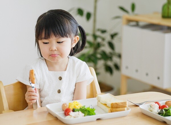 Tương lai trẻ thành công hay không sẽ thấy ngay trên bàn ăn, 3 thói quen xấu bố mẹ dễ bỏ qua - 5