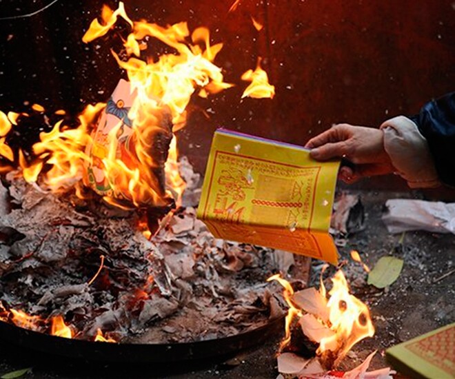 Khung giờ đẹp, ngày đẹp làm lễ hoá vàng Tết Bính Ngọ, quy tắc "2 nên - 1 đừng" khi hoá vàng để tổ tiên phù hộ - 1