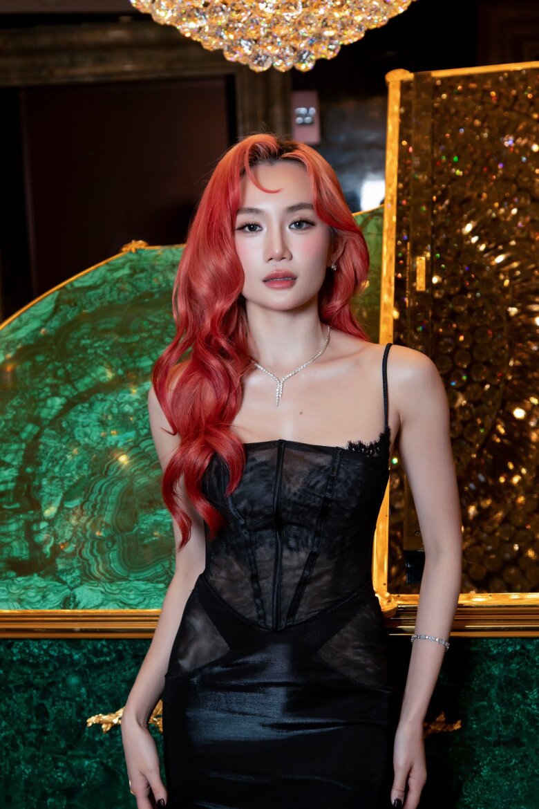 Chị họ của chồng Khánh Thi sở hữu nhan sắc như hoa hậu, 30 tuổi mặc nóng bỏng đẹp hút hồn - 2