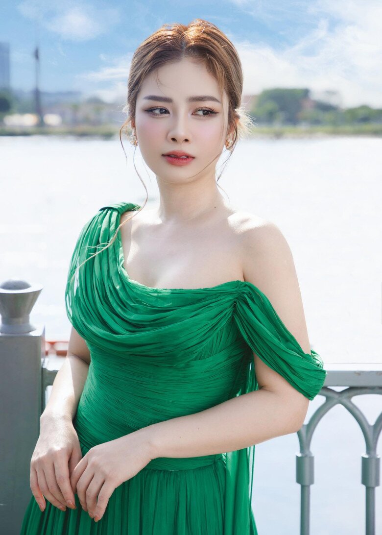 Cô gái từng gây sốt tại The Voice "phá kén" thăng hạng thành mỹ nhân đình đám Vbiz, U40 chuộng hở bạo hết cỡ - 2