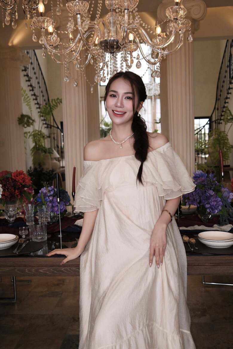 Hot girl Việt trên mạng "xinh như hoa" nhưng "lộ nguyên hình" qua camera thường, mê cắt xẻ táo bạo khoe body "bốc lửa" - 12