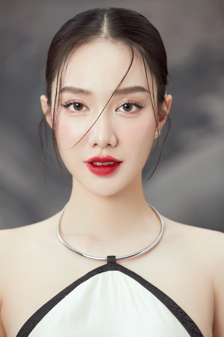 Hot girl "vượt mặt" Tiểu Vy thành gương mặt đẹp nhất Hoa hậu Việt Nam, mê ăn diện nóng bỏng khoe 3 vòng "nét căng" - 3