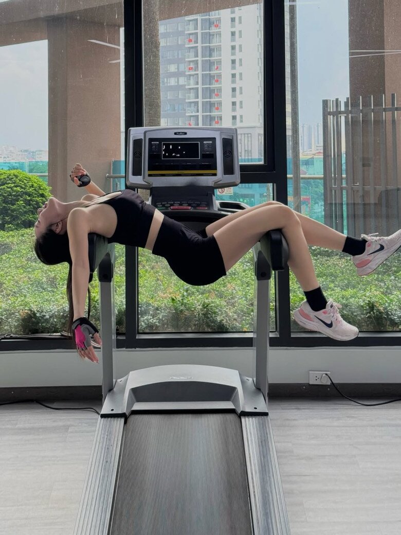 Hot girl "vượt mặt" Tiểu Vy thành gương mặt đẹp nhất Hoa hậu Việt Nam, mê ăn diện nóng bỏng khoe 3 vòng "nét căng" - 5