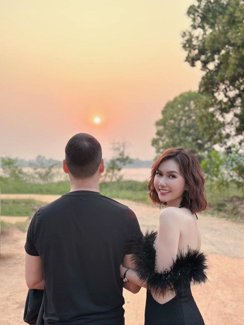 Hương Giang khoe mặt mộc gây sốt sau khi sinh quý tử, U40 mặc xuyên thấu đẹp hút hồn bên chồng doanh nhân - 10