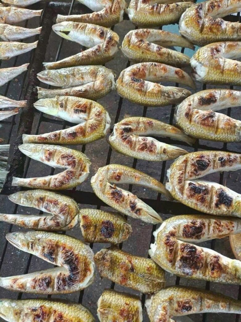 Loại cá có tên lạ "uốn tròn" bày lên mâm cúng, là đặc sản được ưa chuộng dịp Tết Nguyên đán, 180.000 đồng/kg - 3