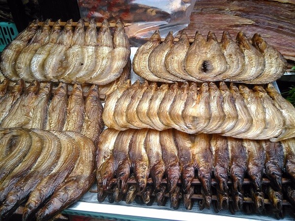 Loài cá miền Tây có thịt béo ngậy, đem phơi khô thành đặc sản nổi tiếng được dân thành phố ưa chuộng, bán 600.000 đồng/kg - 3