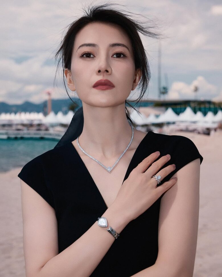 Mỹ nhân 47 tuổi "trẻ mãi không già" nhờ chăm uống loại nước "đỏ lừ", chợ Việt Nam bán đầy - 3