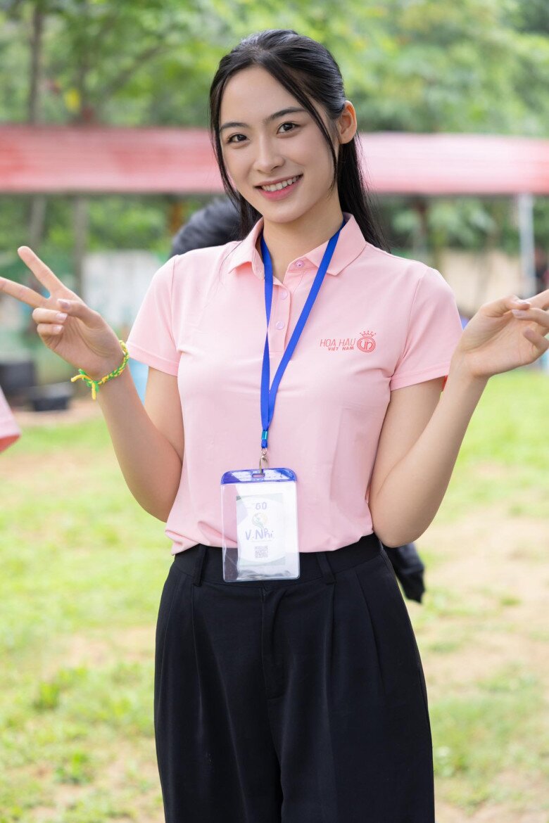 Cô gái cao 1m74 từng bán bánh mì mưu sinh giờ là Á hậu Việt Nam, ảnh mặt mộc "gây sốt" - 3