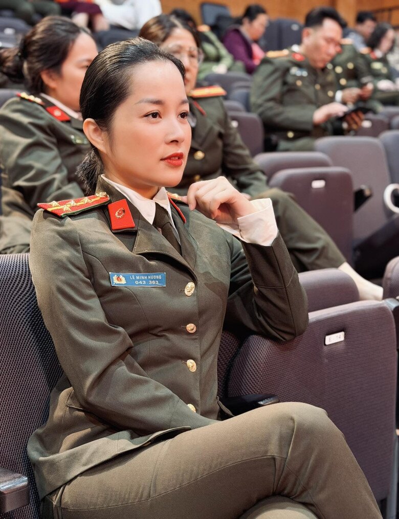 Mỹ nhân đóng nữ chính Nhật ký Vàng Anh nay là Đại úy công an xinh đẹp, nhan sắc U45 khiến nhiều người ngỡ ngàng - 4