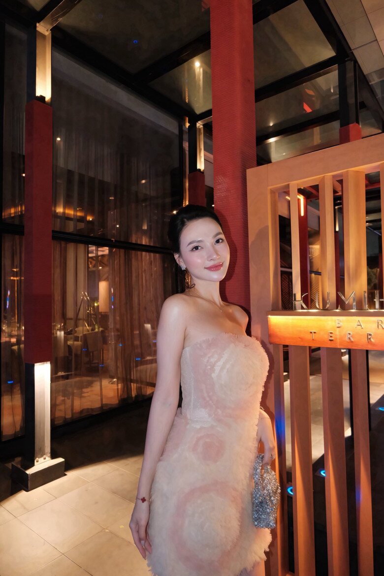 Mỹ nhân xinh như hoa hậu từng bị Việt Anh "phũ", ngoài đời lấy chồng đại gia, mê khoe "eo con kiến" cực phẩm - 8