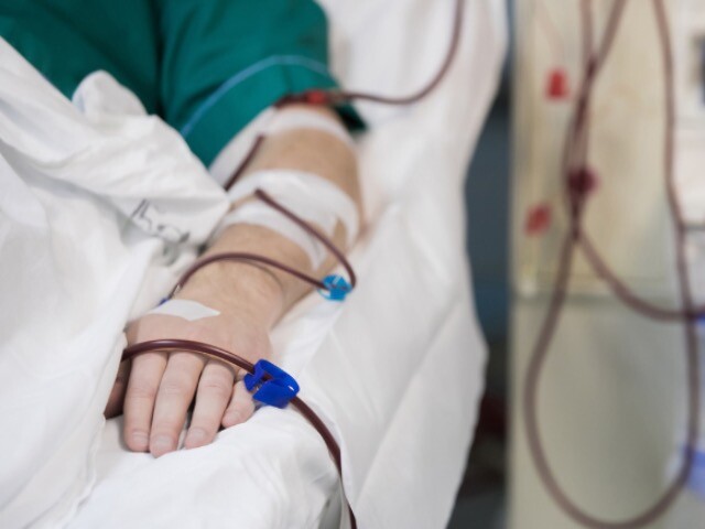 Mỗi tháng kiếm được hơn 50 triệu, chàng trai trẻ chưa kịp vui thì thận đã teo, phải sống nhờ chạy thận