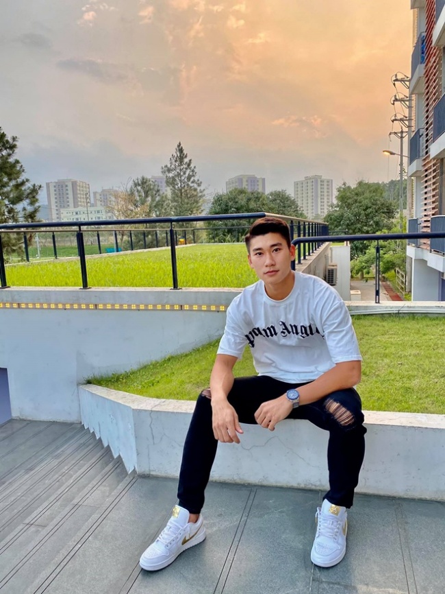 Trai đẹp &#34;bắn tim&#34; với Khả Ngân khiến Thanh Sơn cũng phát ghen: Là người hùng U23 Việt Nam, cao 1m81 còn có 6 múi - 15
