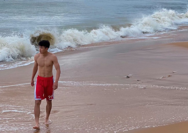 Trai đẹp &#34;bắn tim&#34; với Khả Ngân khiến Thanh Sơn cũng phát ghen: Là người hùng U23 Việt Nam, cao 1m81 còn có 6 múi - 11