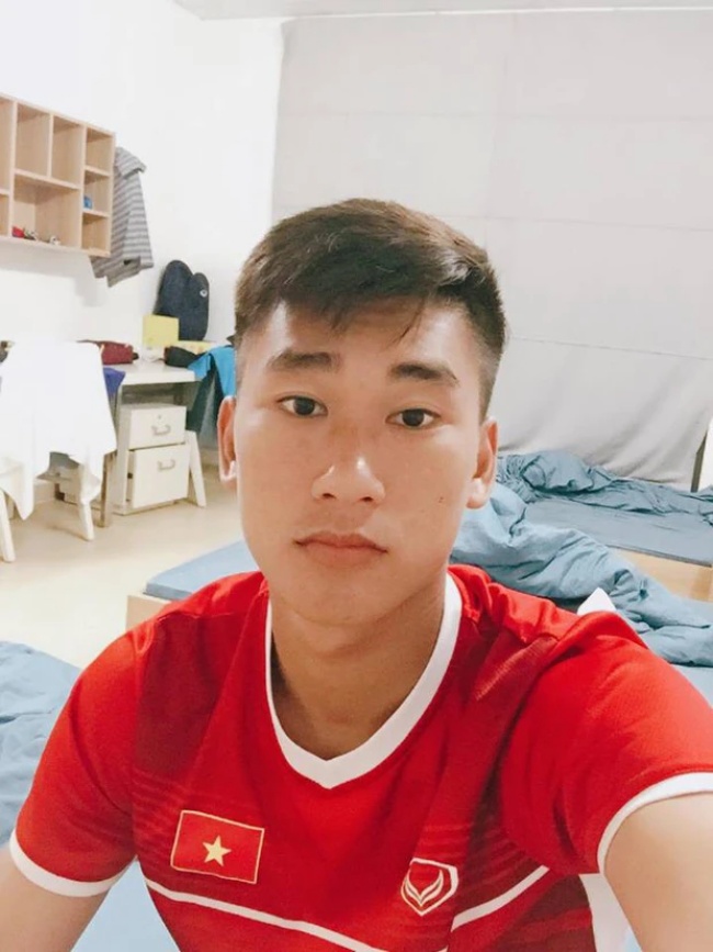 Trai đẹp &#34;bắn tim&#34; với Khả Ngân khiến Thanh Sơn cũng phát ghen: Là người hùng U23 Việt Nam, cao 1m81 còn có 6 múi - 17