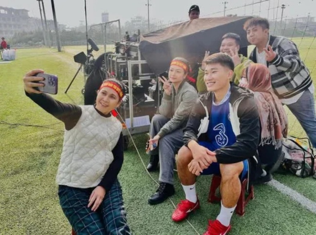 Trai đẹp &#34;bắn tim&#34; với Khả Ngân khiến Thanh Sơn cũng phát ghen: Là người hùng U23 Việt Nam, cao 1m81 còn có 6 múi - 7