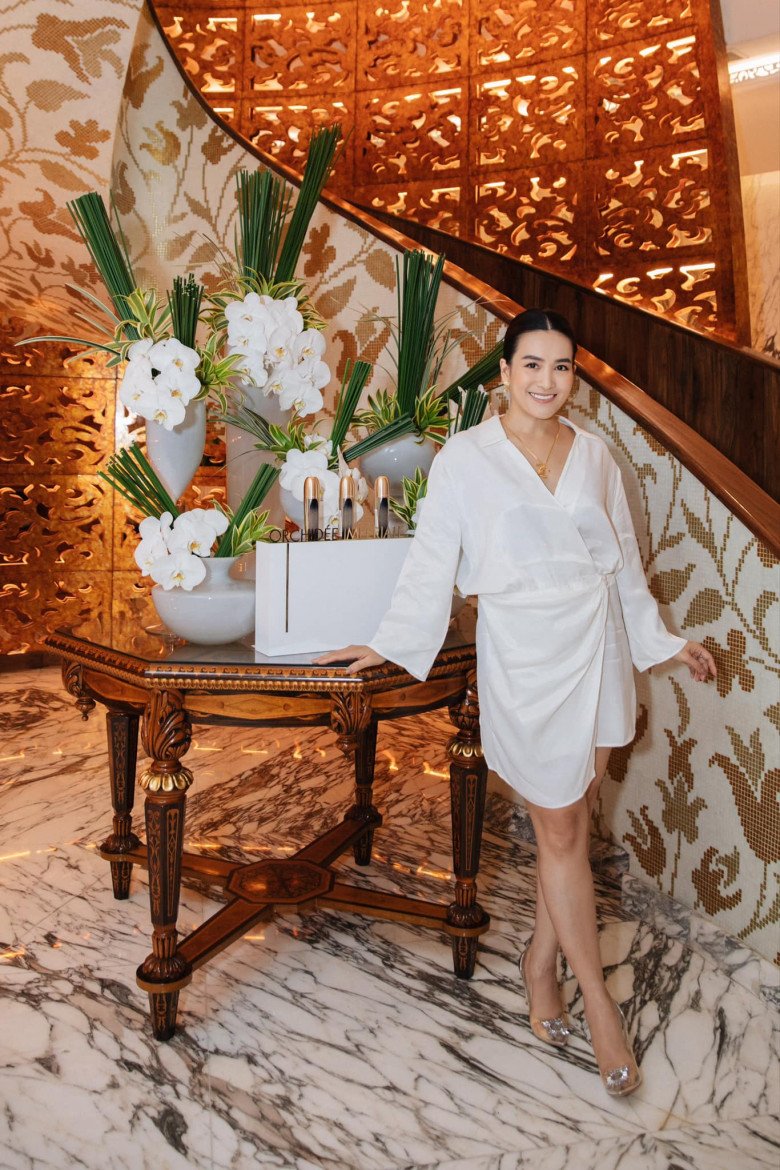 Từng bị bàn tán kém sắc hơn chồng, vợ đại gia hơn 6 tuổi của Bình Minh U50 khoe mặt mộc không gợn nếp nhăn - 2