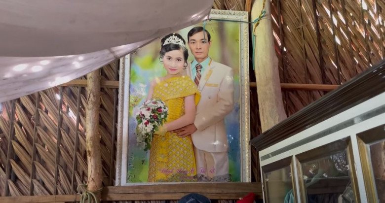 Người đàn ông 50 tuổi cưới gái tân 20 tuổi: &#34;Cô ấy sắp sinh rồi mà chưa gom đủ tiền&#34; - 4