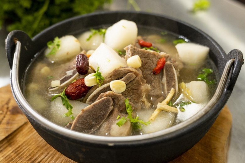 Giao mùa, học đầu bếp đem quả &#34;đứng đầu trong trăm loại quả&#34; hầm với sườn bò được món siêu ngon lại bổ - 8