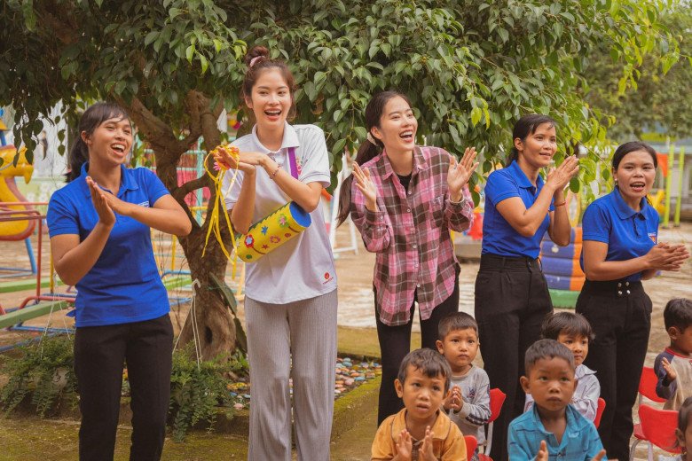 Mỹ nhân Tiền Giang tuổi thơ ngủ chuồng heo, đăng quang Hoa khôi đổi đời, tuổi 27 khoe visual trong veo - 12