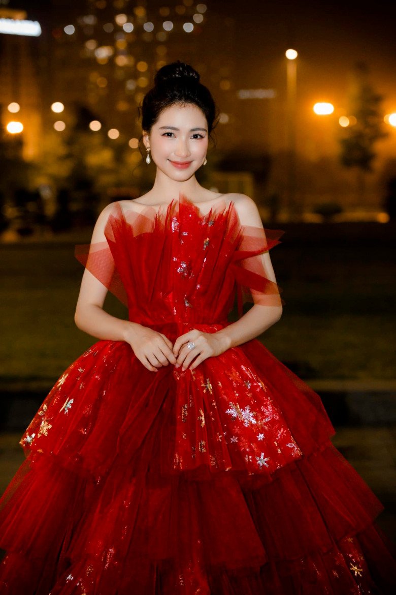 Phụ nữ nào như Hoà Minzy đều trẻ, một mình nuôi con vẫn sành điệu, “dát” hàng hiệu chẳng thua ai - 6