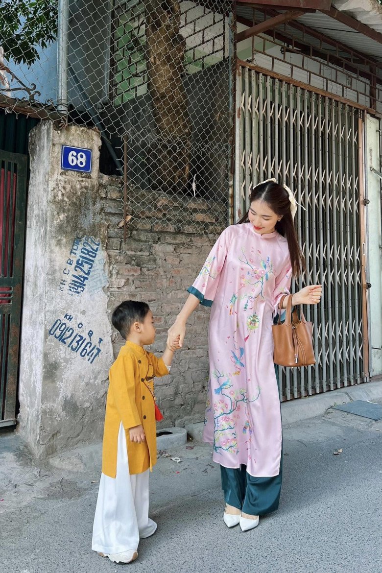 Phụ nữ nào như Hoà Minzy đều trẻ, một mình nuôi con vẫn sành điệu, “dát” hàng hiệu chẳng thua ai - 8