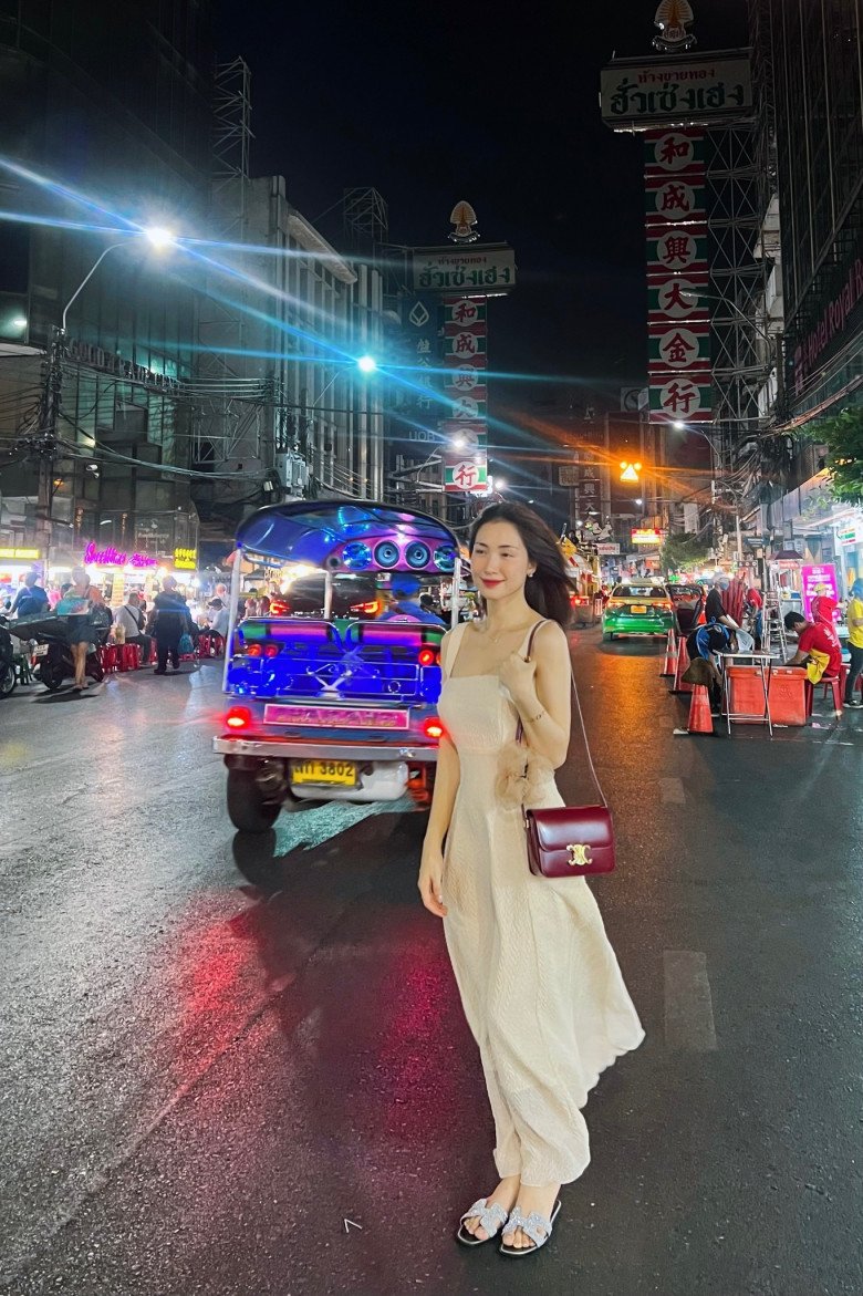 Phụ nữ nào như Hoà Minzy đều trẻ, một mình nuôi con vẫn sành điệu, “dát” hàng hiệu chẳng thua ai - 2