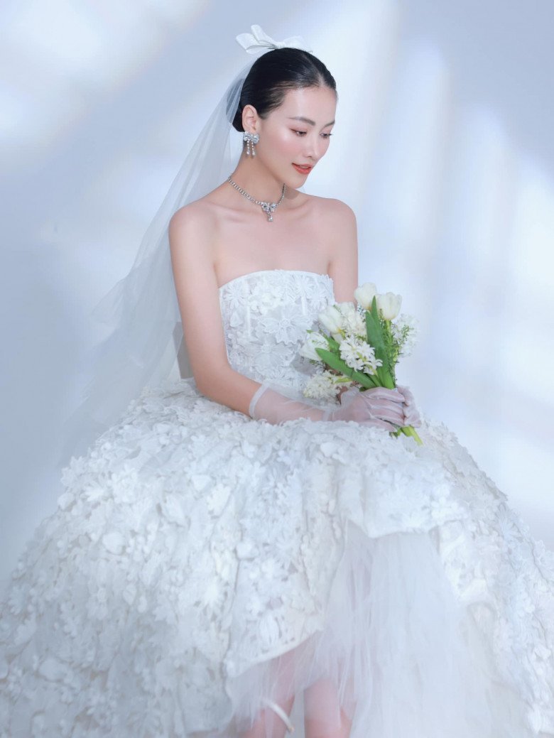 Hoa hậu Bến Tre duy nhất được ví như Nam Phương Hoàng Hậu diện váy cưới trắng, cả showbiz chúc mừng - 1