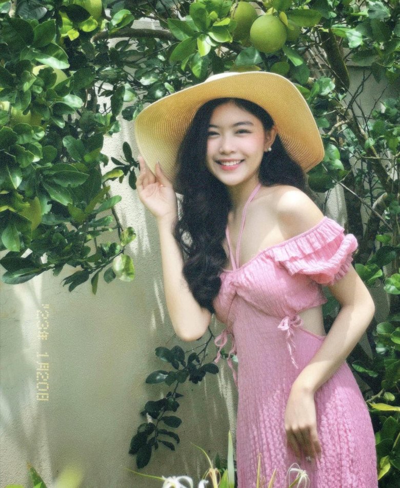 Con gái lớn nhà Quyền Linh mặc váy trắng tinh khôi, hoá thiên thần mừng tuổi 17, ngày càng đẹp không tỳ vết - 9