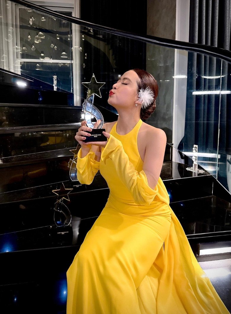 &#34;Đụng hàng&#34; Hoa hậu quốc dân, Hoàng Thuỳ Linh nhờ &#34;vũ khí&#34; trời ban mà đẹp như công chúa Mỵ Châu - 4