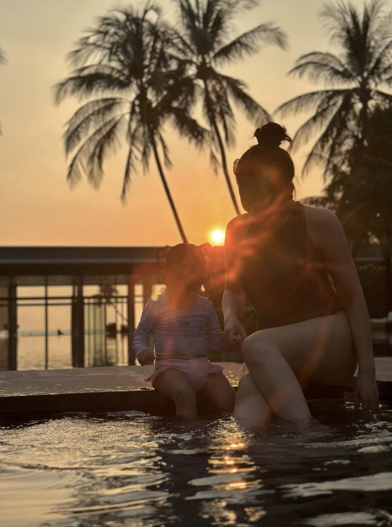 Sinh 2 con với Giám đốc tập đoàn nghìn tỷ, hotgirl Hà thành tự ti nhận béo, diện bikini chỉ khoe góc chụp trong tối - 4
