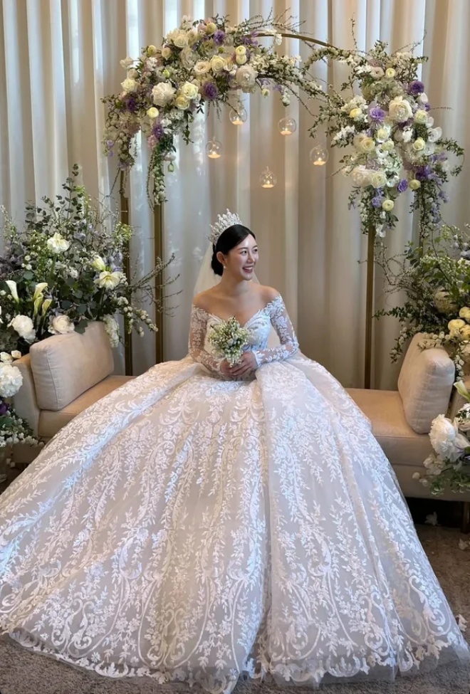 Ngôi sao 24/7: Đám cưới bị &#34;ném đá&#34; nhiều nhất Kbiz: Nhà gái tai tiếng nhưng cô dâu vẫn gây sốt - 5