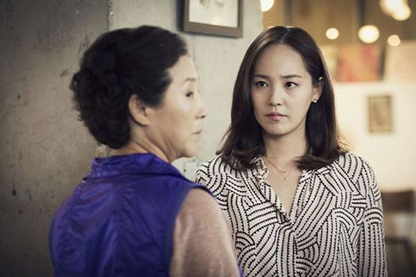 Thuê giúp việc chăm con nhưng ngày nào về cũng thấy con khóc sưng mắt, tôi sững sờ biết bí mật phía sau - 2