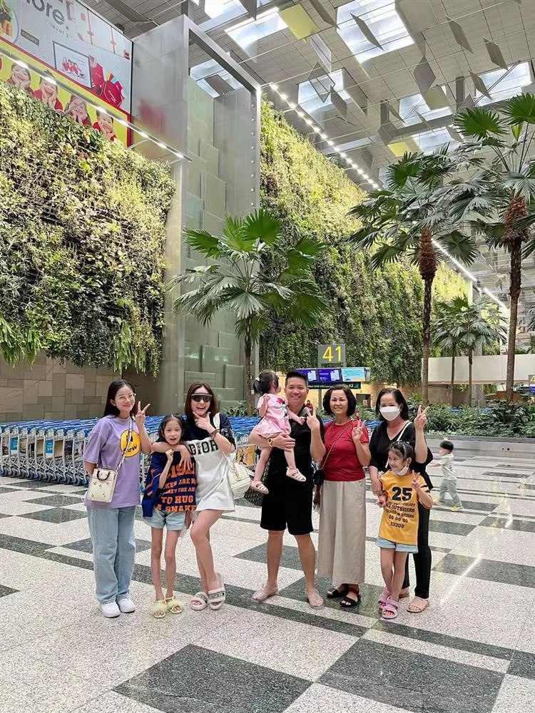 &#34;Bà vú&#34; nhà Đoàn Di Băng lương trăm triệu/tháng, làm cô dâu mặc váy cưới hao hao Khánh Thi, giá hơn nửa tỷ - 7