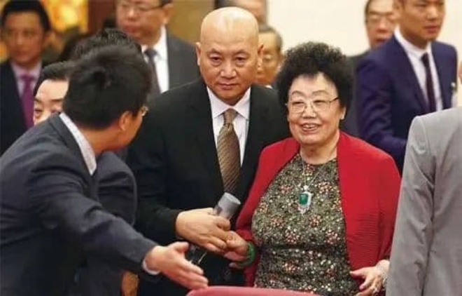 Ngắm ảnh thời trẻ của tỷ phú Trần Lệ Hoa, dễ hiểu vì sao &#34;Đường Tăng&#34; Trì Trọng Thụy bất chấp tất cả để yêu - 1