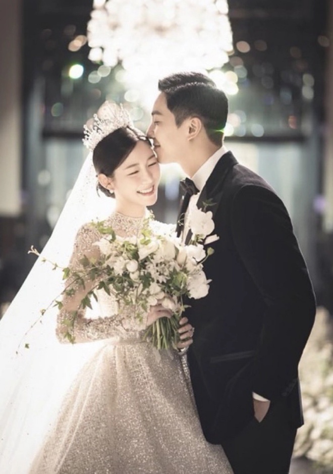 Những điều đặc biệt chỉ có trong đám cưới &#34;chàng rể quốc dân&#34;: Dàn khách mời quá &#34;khủng&#34;, hôn lễ như concert - 1