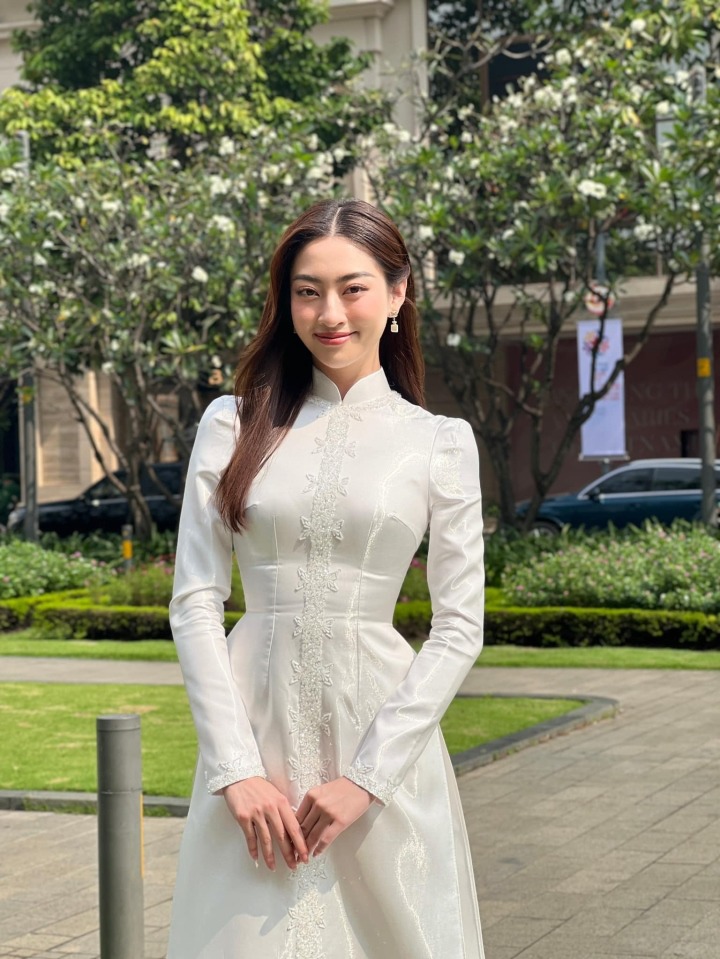 Nữ giảng viên chân dài 1m22, ngoài đời ăn diện khác &#34;một trời một vực&#34; vẻ ngoan hiền trên bục giảng - 2