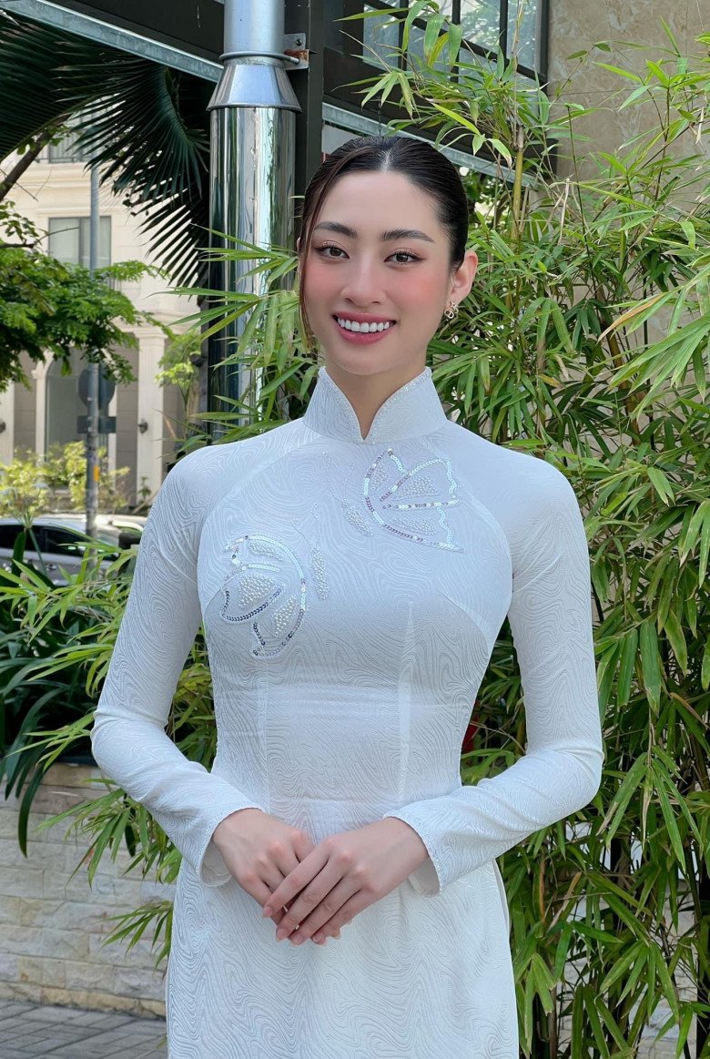 Nữ giảng viên chân dài 1m22, ngoài đời ăn diện khác &#34;một trời một vực&#34; vẻ ngoan hiền trên bục giảng - 3