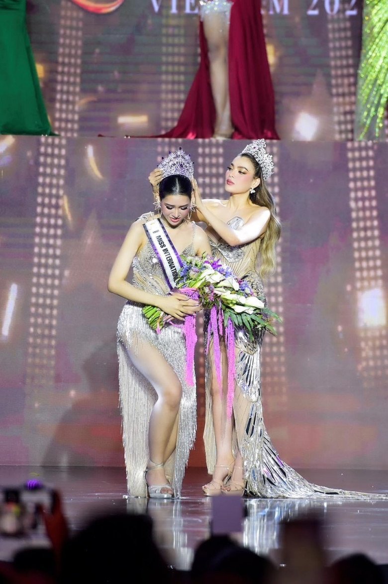 Cô nàng 1m83 đi phát cơm lề đường, đăng quang hoa hậu chuyển giới nhờ câu ứng xử đẳng cấp quốc tế - 3