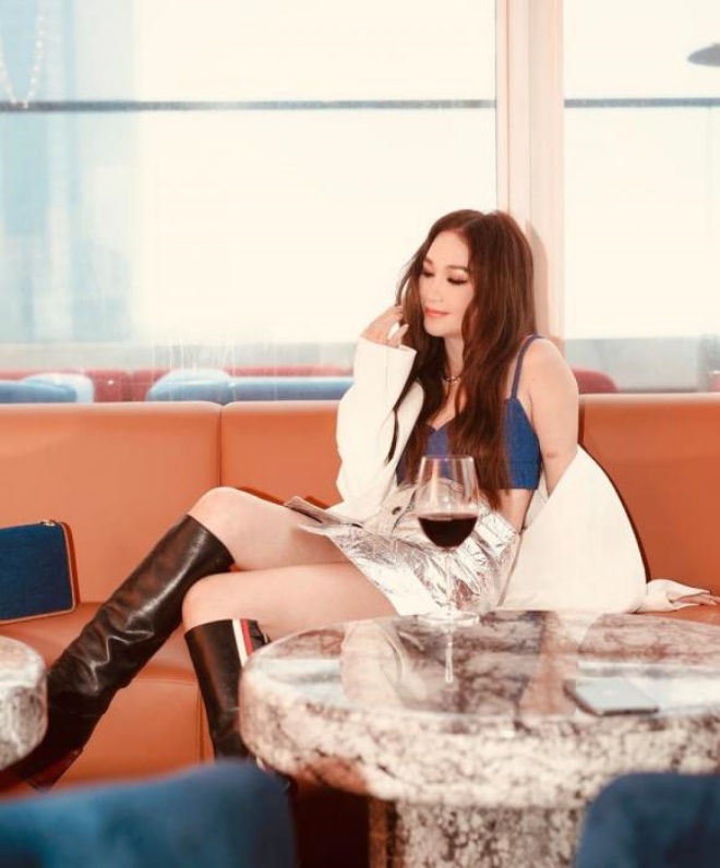 Đát Kỷ đẹp nhất màn ảnh U60 không chịu già, vô tư mặc áo croptop hở rốn khoe eo - 3