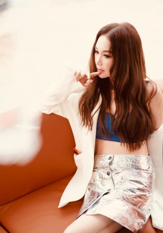 Đát Kỷ đẹp nhất màn ảnh U60 không chịu già, vô tư mặc áo croptop hở rốn khoe eo - 4