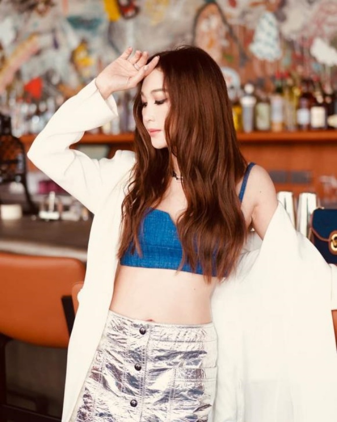 Đát Kỷ đẹp nhất màn ảnh U60 không chịu già, vô tư mặc áo croptop hở rốn khoe eo - 6