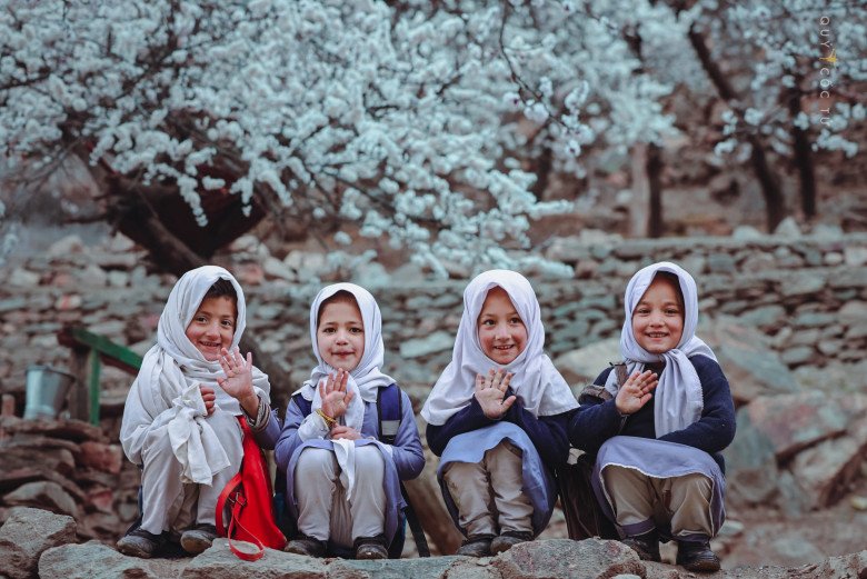 Mê mẩn những thiên thần xinh xinh, thơ ngây nép mình sau dãy tuyết sơn ở Pakistan - 4