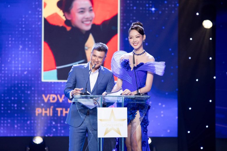 Cô gái Cần Thơ có đôi chân nuột hơn Mai Phương Thúy, cao gần 1m9, biến Công Vinh thành tí hon - 14
