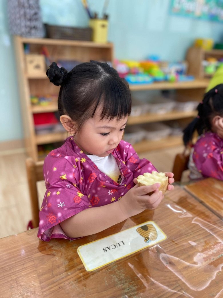 Đàm Thu Trang bầu vượt mặt vẫn chăm làm tóc cho con gái, mỗi ngày 1 kiểu, Lisa giữ kiểu tóc Na Tra quanh năm - 3