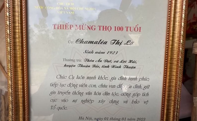 Cụ bà 100 tuổi khỏe như gái đôi mươi, sống một mình trong rừng cùng lợn gà chó mèo và chỉ ăn rau quả, đu đủ - 4