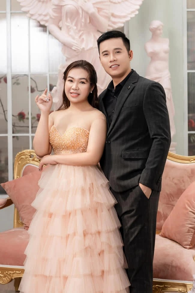 Nghe con hỏi người yêu cũ mình một câu, mẹ 2 con liền cưới mối tình đầu, cùng nhau xây dựng cơ ngơi hoành tráng - 3